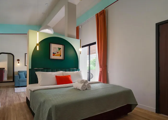 Boutique Axis 3*