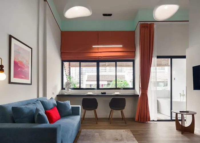 Boutique Axis 3*