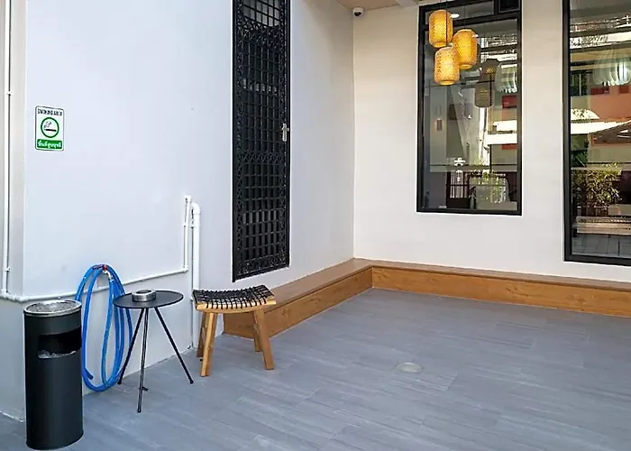 Aparthotel Boutique Axis 3*