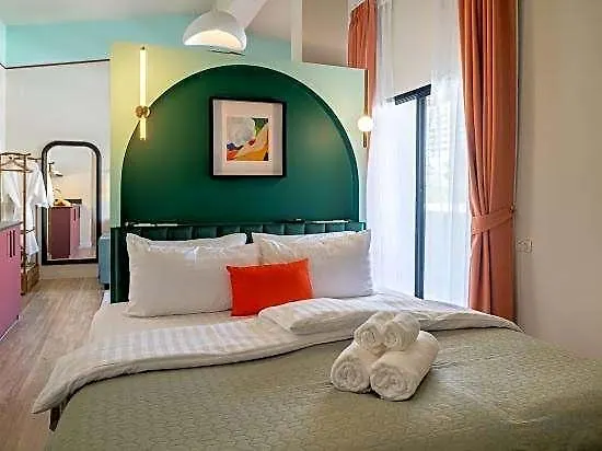 Aparthotel Boutique Axis 3*