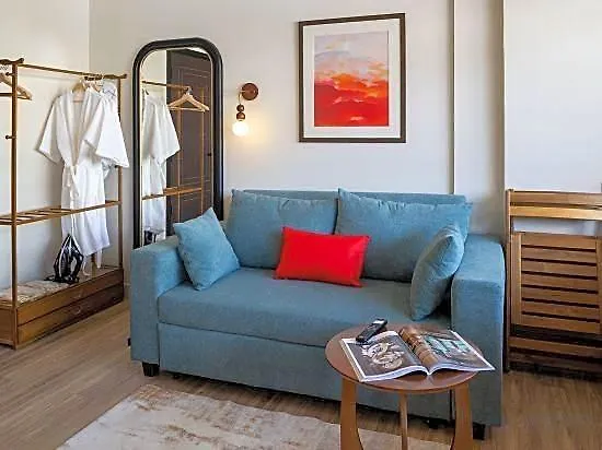 Boutique Axis 3*