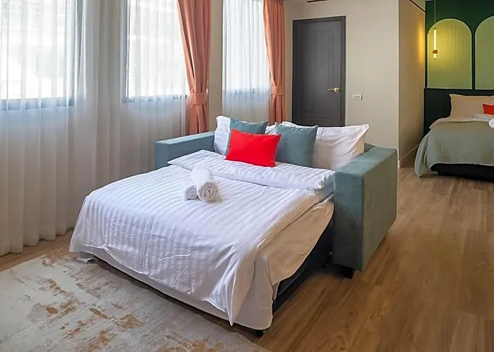 Aparthotel Boutique Axis 3*