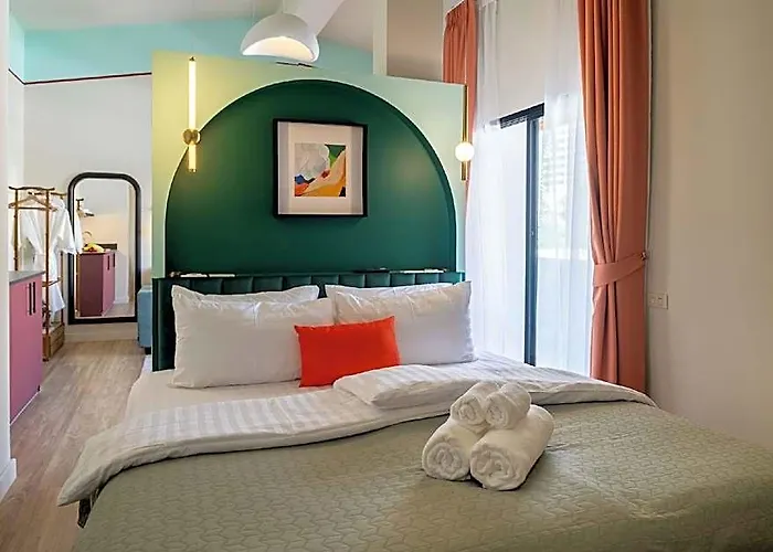 Boutique Axis 3*